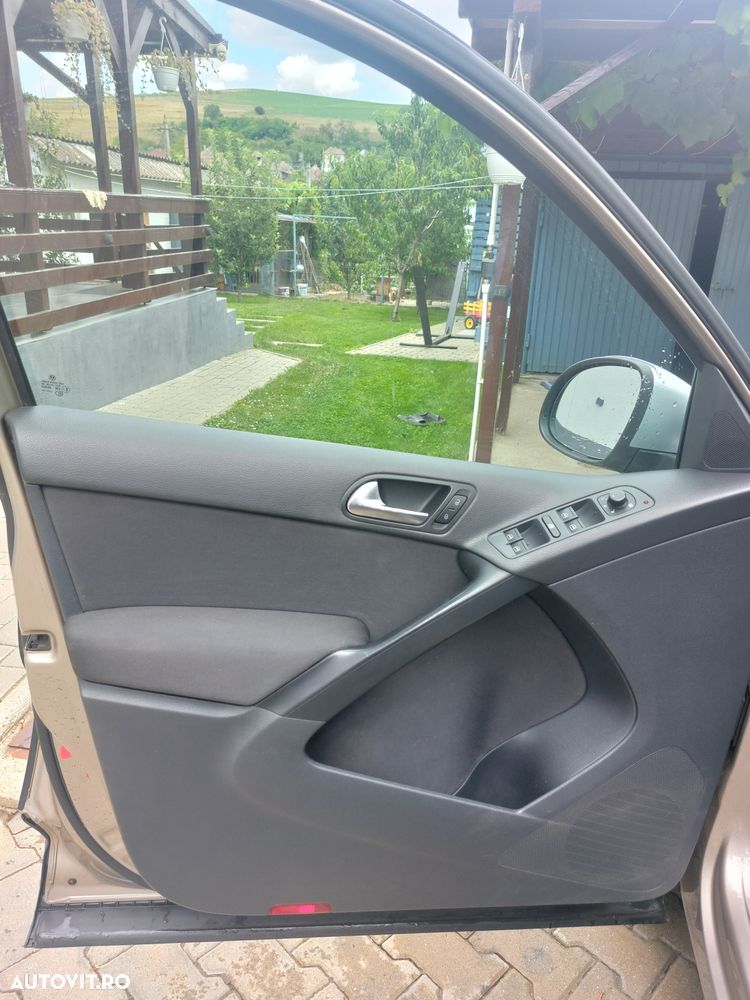Volkswagen Tiguan - 11