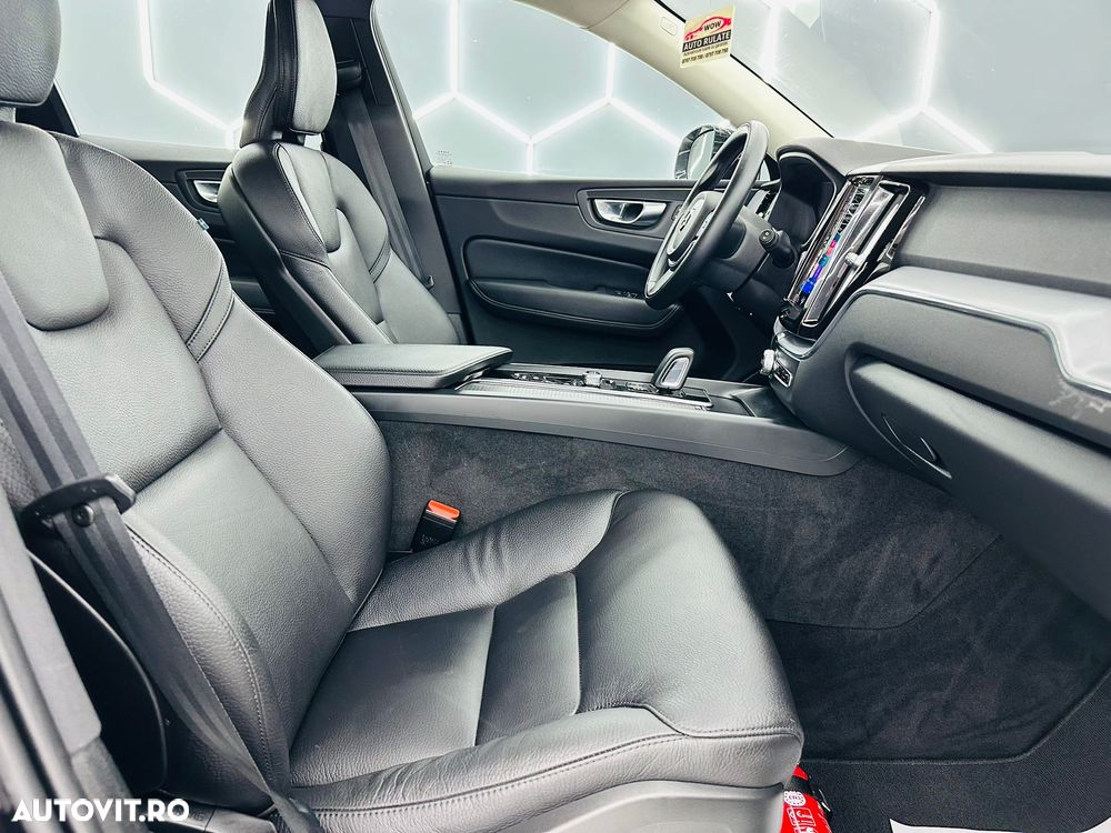 Volvo XC 60 B4 MHEV AT8 FWD Momentum Pro - 19