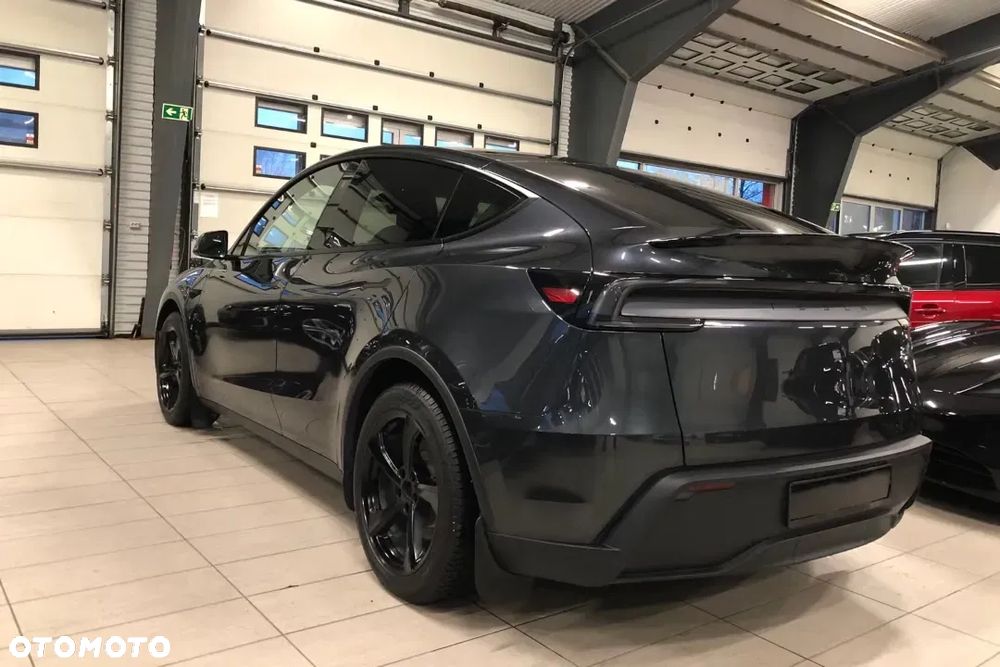 Tesla Model Y Premium Long Range RWD - 6