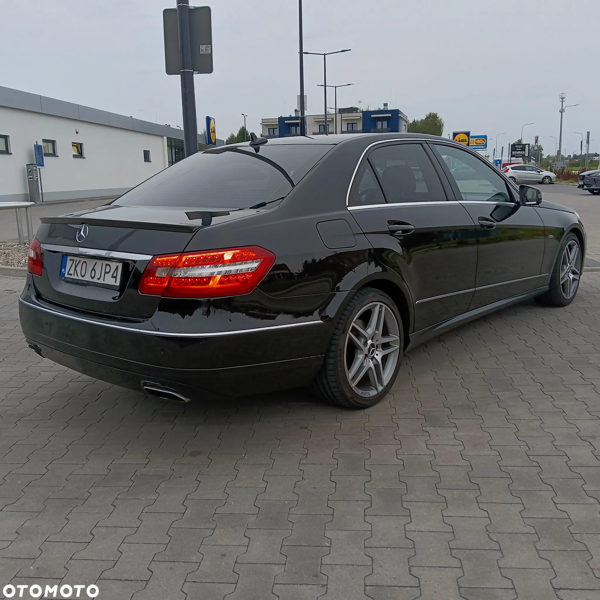 Mercedes-Benz Klasa E 350 CDI BlueEff Avantgarde - 2
