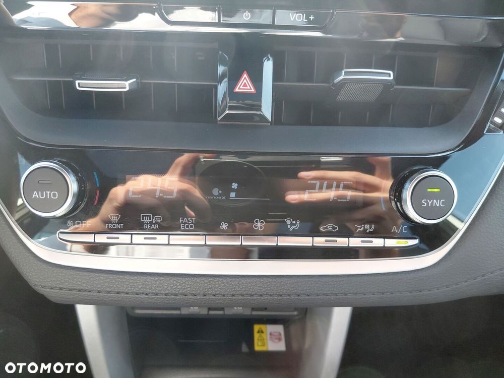Toyota Corolla Cross 2.0 Hybrid Executive AWD - 28