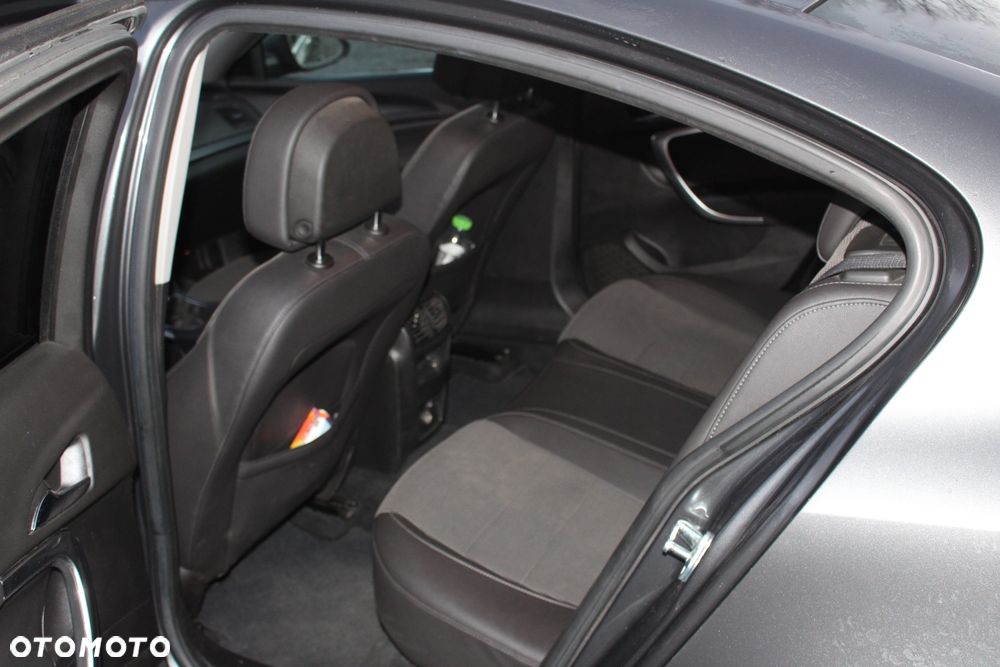 Opel Insignia 2.0 CDTI - 12