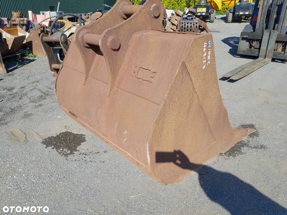Łyżka do koparki o szerokości 150cm i średnicy sworznia fi80mm. - 2