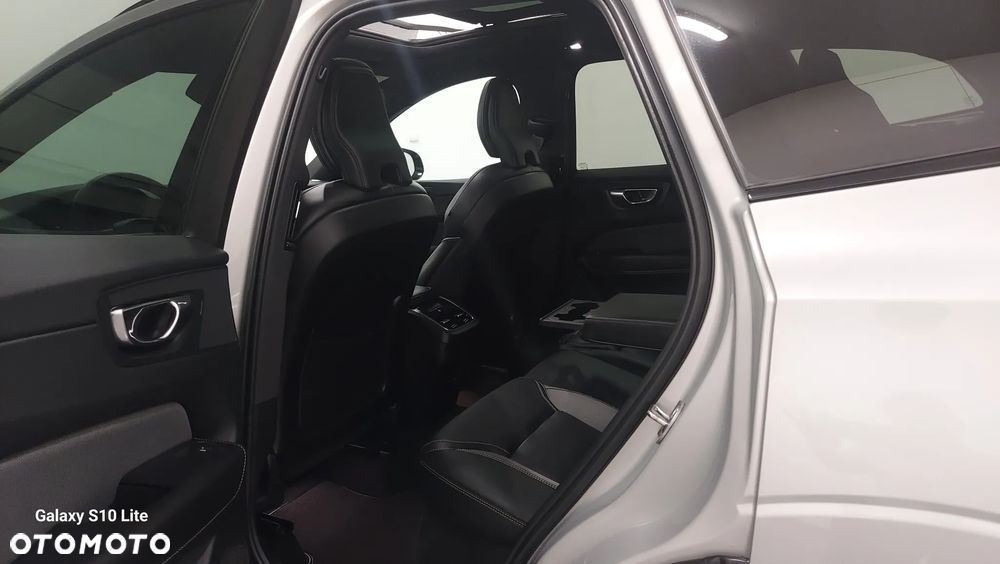Volvo XC 60 B4 D AWD Ultimate Dark - 6