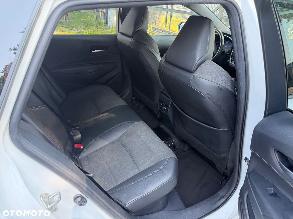 Toyota Corolla 2.0 Hybrid Executive - 8