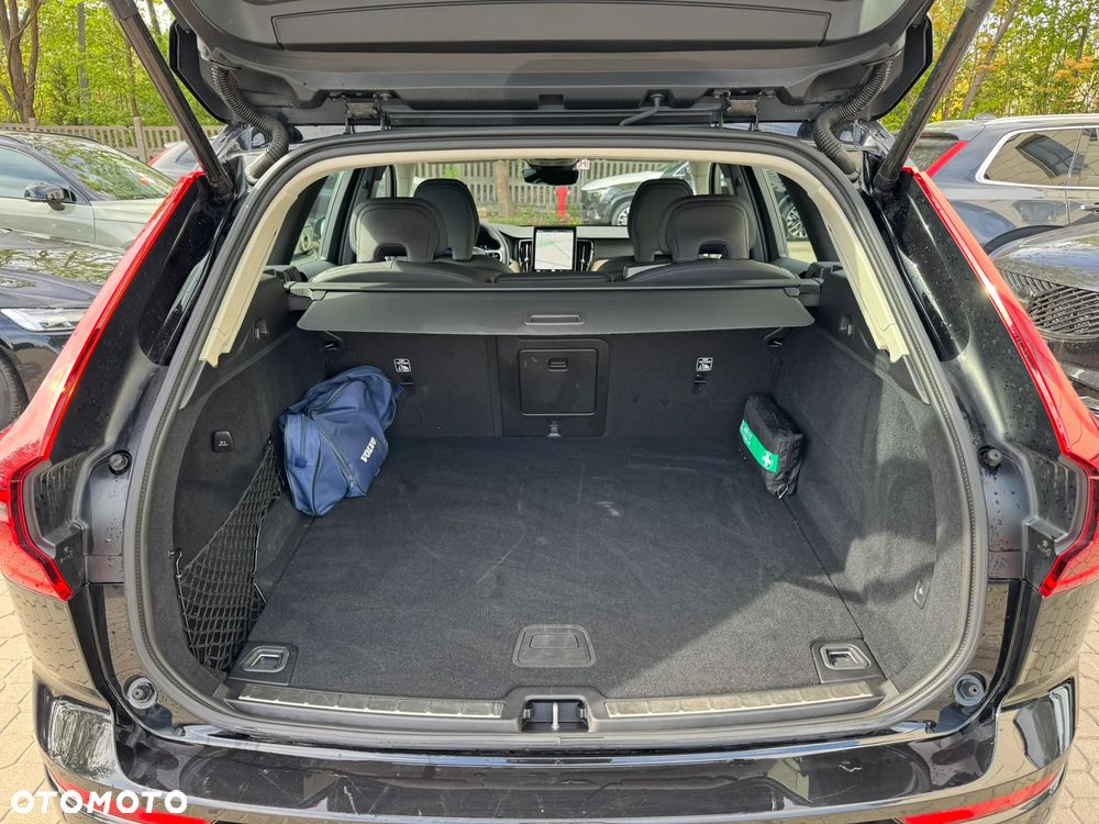 Volvo XC 60 B5 B AWD Plus Dark - 9