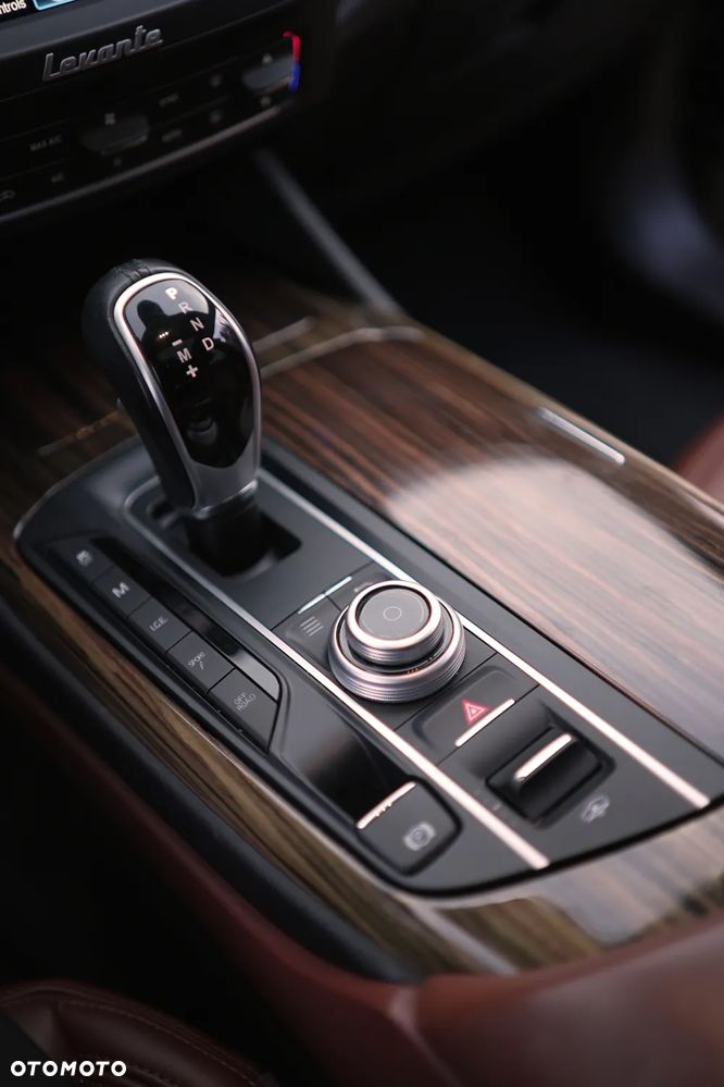 Maserati Levante - 12