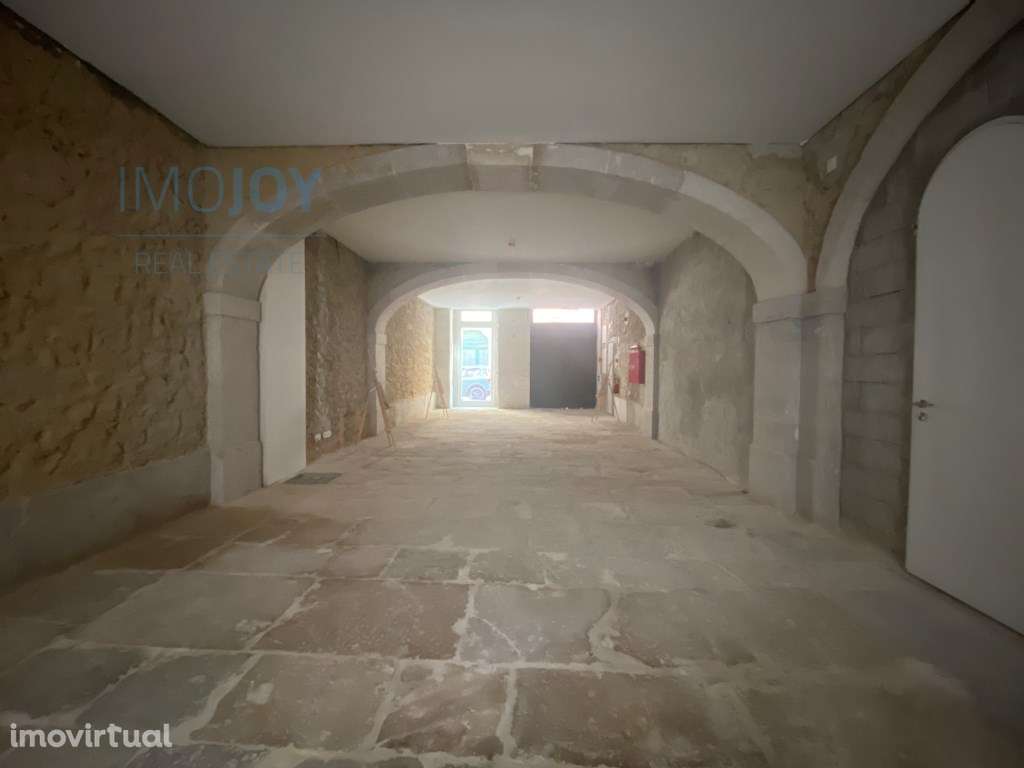 Espaço para transformar num Estabelecimento Comercial na Rua da Mad... - Grande imagem: 2/29