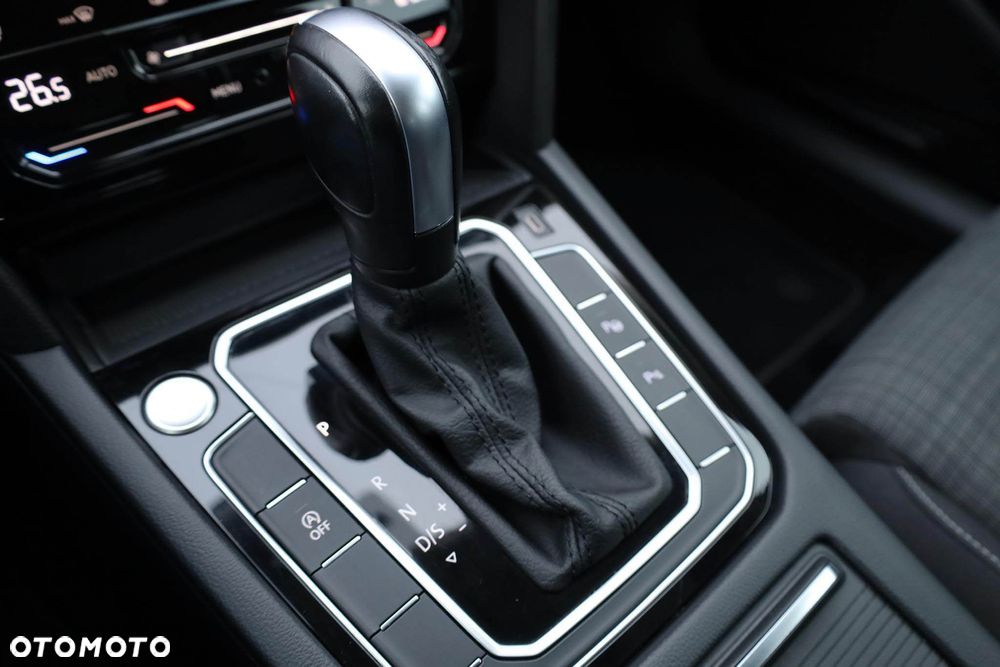 Volkswagen Passat - 25