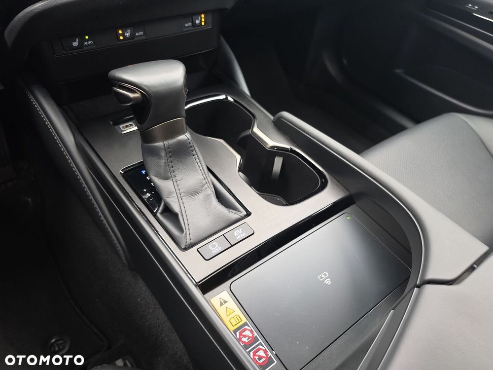 Lexus ES 300h Business Edition - 28