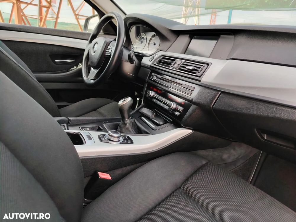 BMW Seria 5 520d Touring - 13