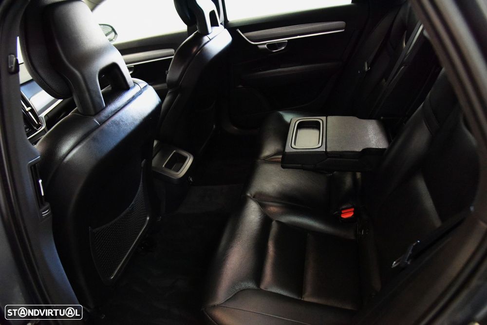 Volvo V90 2.0 D4 Momentum Geartronic - 22