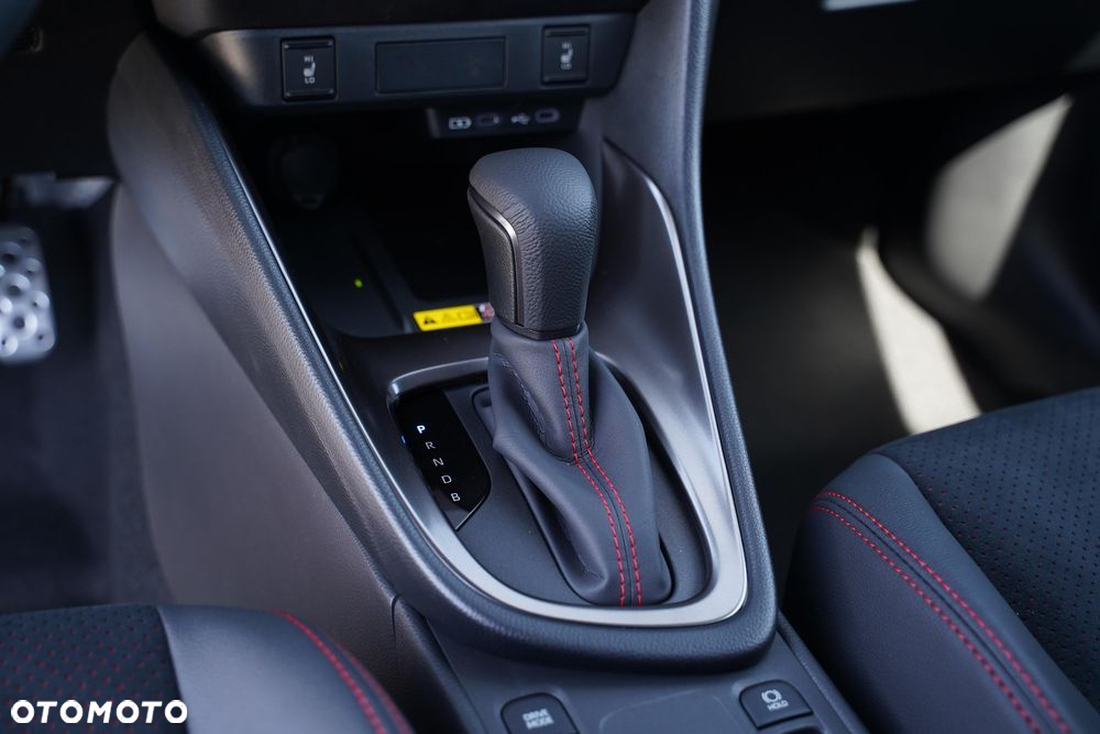 Toyota Yaris Hybrid 1.5 GR Sport - 19