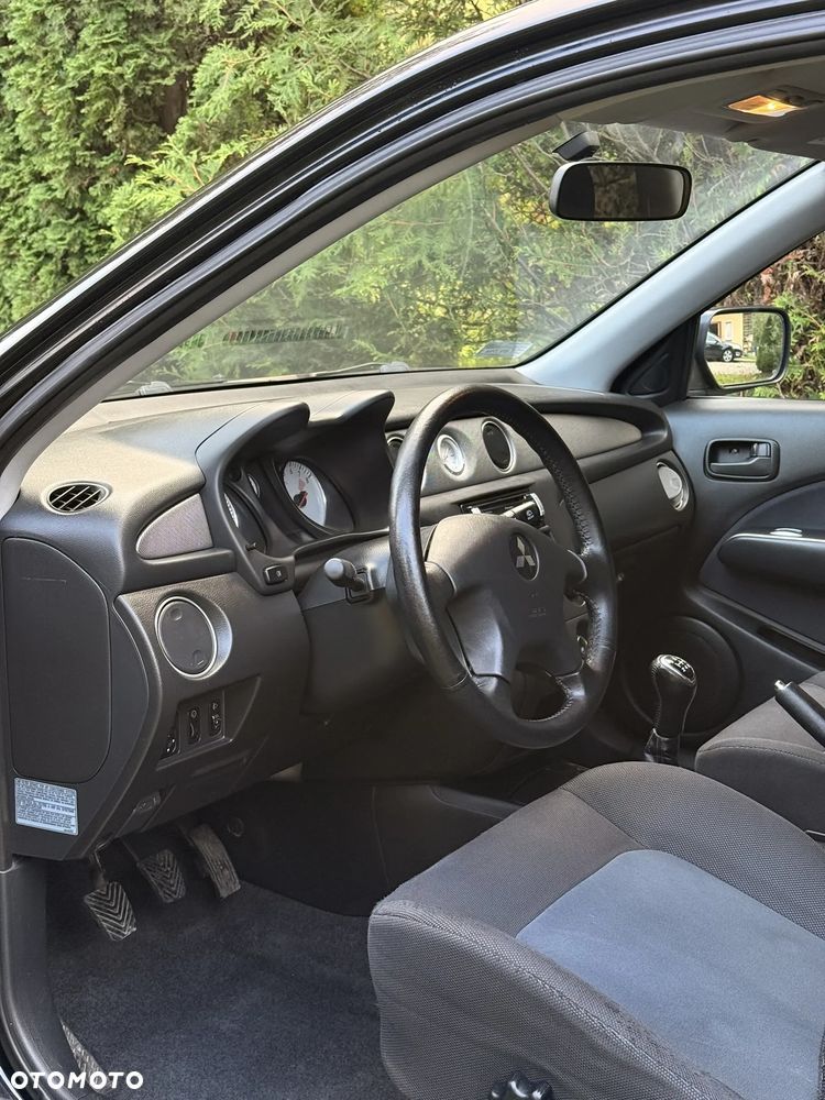 Mitsubishi Outlander 2.0 Intense DAKAR - 29