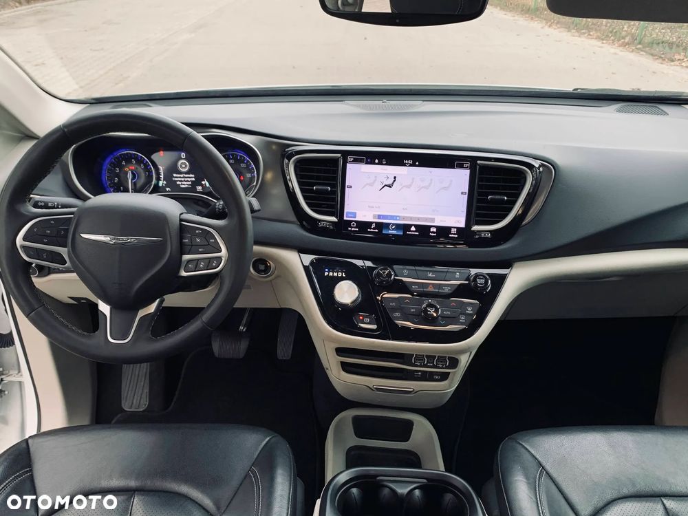 Chrysler Pacifica - 19