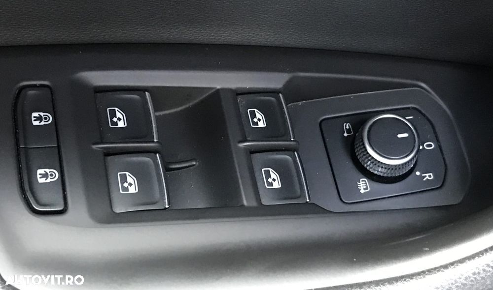Volkswagen Touareg V6 TDI 4MOTION Elegance - 24