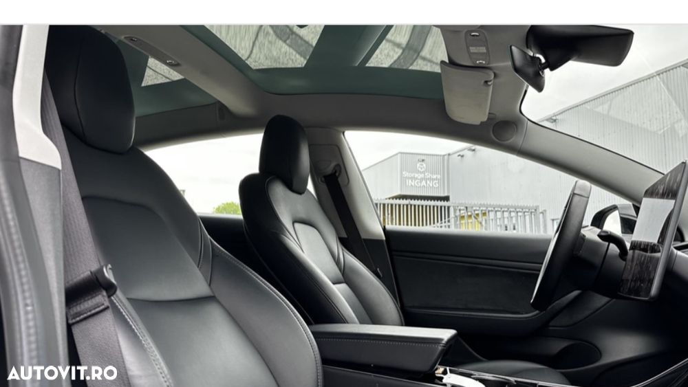 Tesla Model 3 - 5