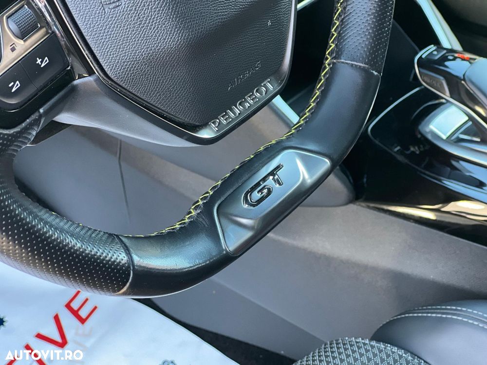 Peugeot 2008 1.2 L PureTech STT EAT8 GT Line - 12