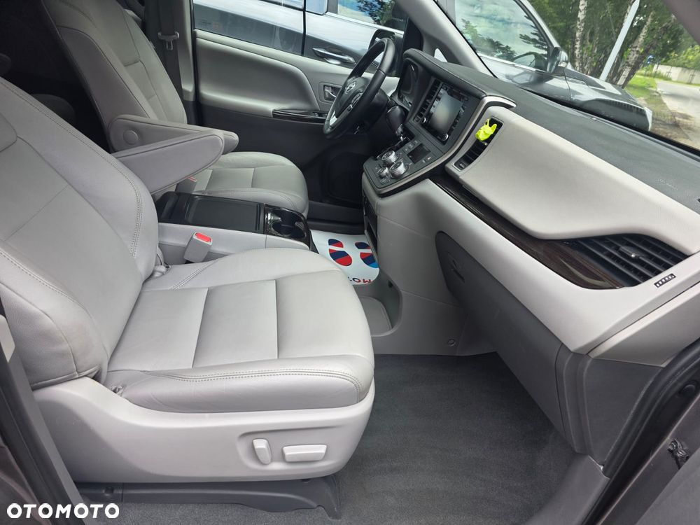 Toyota Sienna - 21