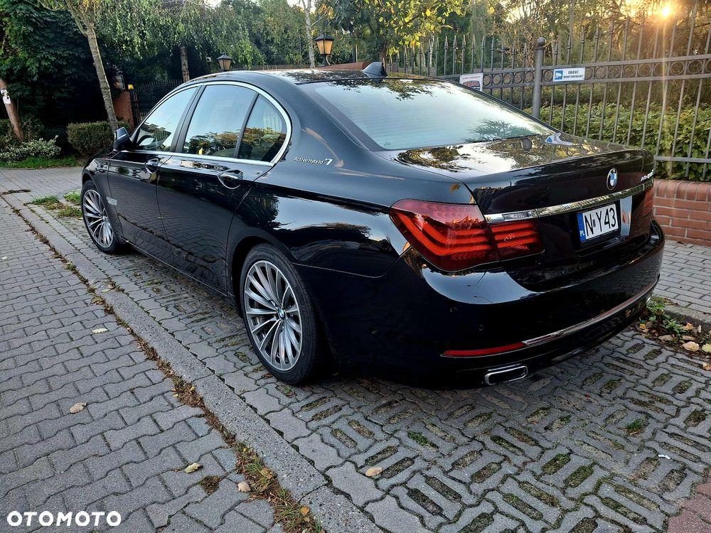 BMW Seria 7 740i Edition Exclusive - 13