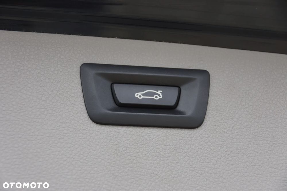 BMW Seria 3 320d Touring xDrive - 34
