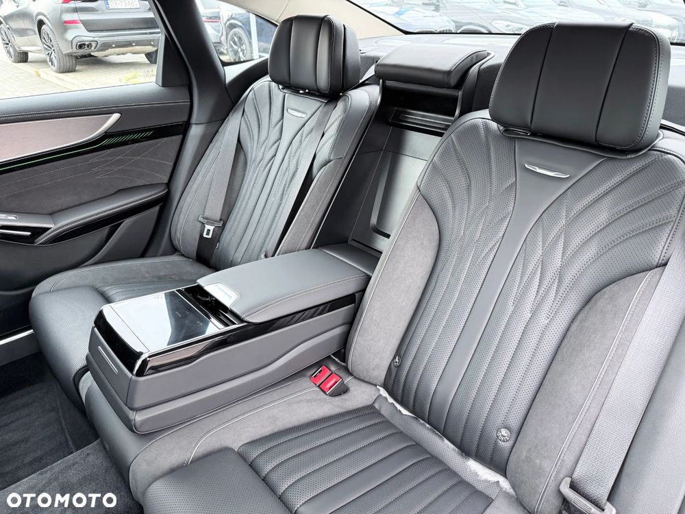 Hongqi H9 2.0T Deluxe - 37