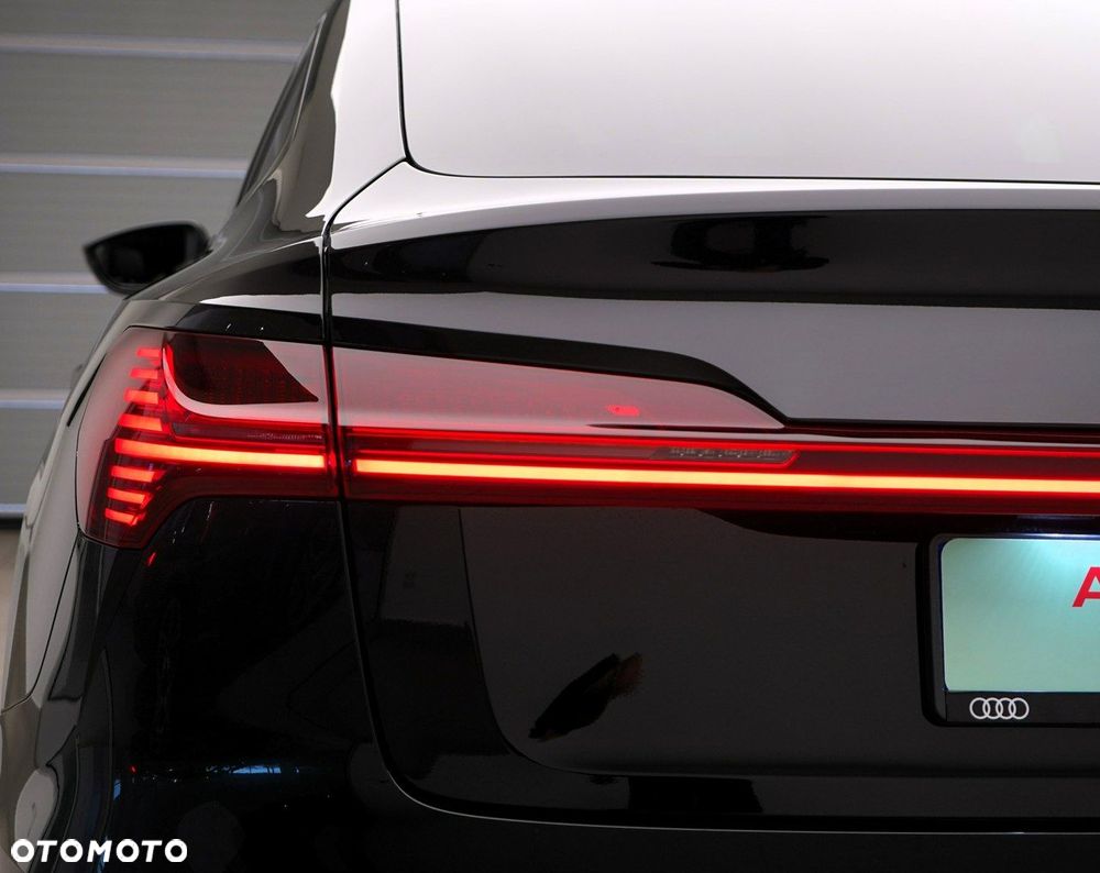 Audi Q8 Sportback e-tron - 10