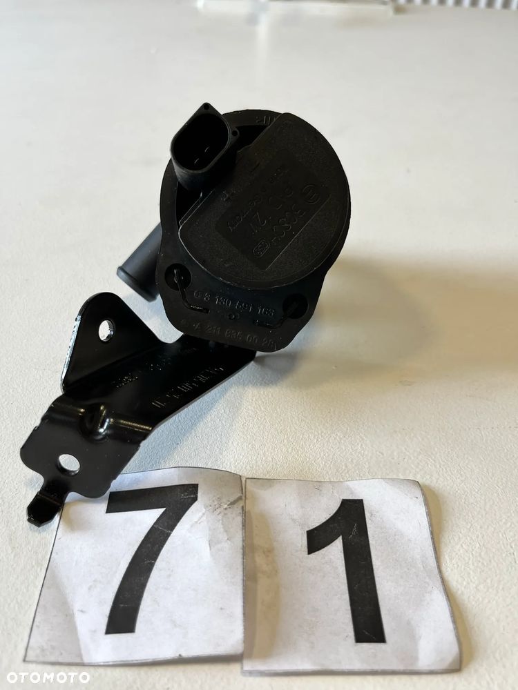 POMPA WODY MERCEDES W211 A2118350028 BOSCH - 2