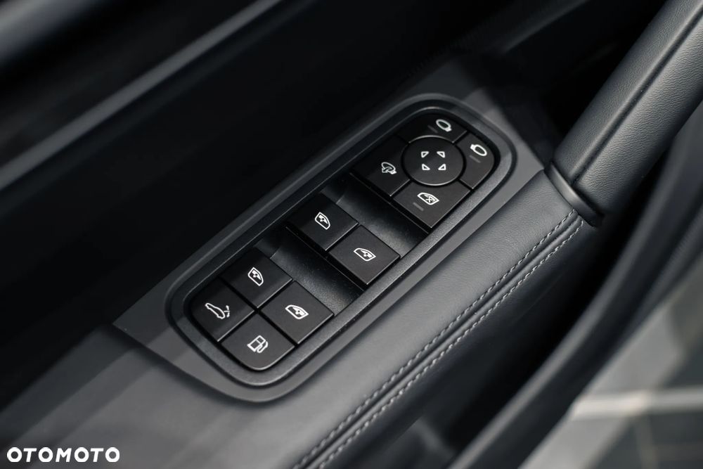 Porsche Cayenne E-Hybrid PHEV Black Edition - 29