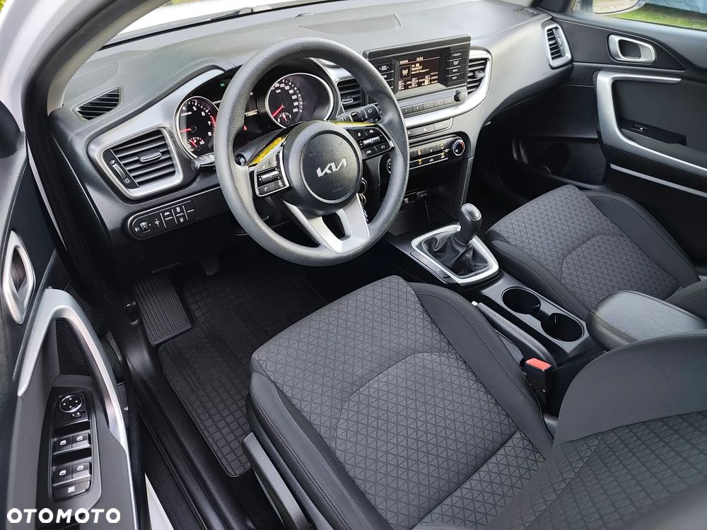 Kia Ceed - 16