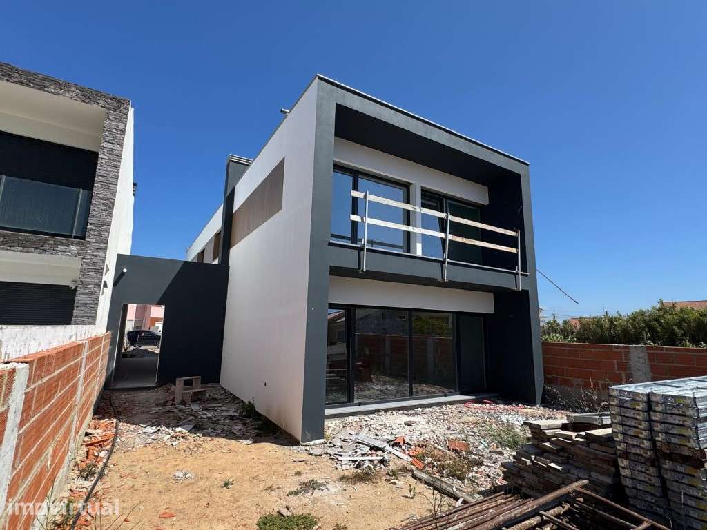 Moradia T4 Moderna em Construção - Próxima da Praia em Santa Cruz /... - Grande imagem: 2/37
