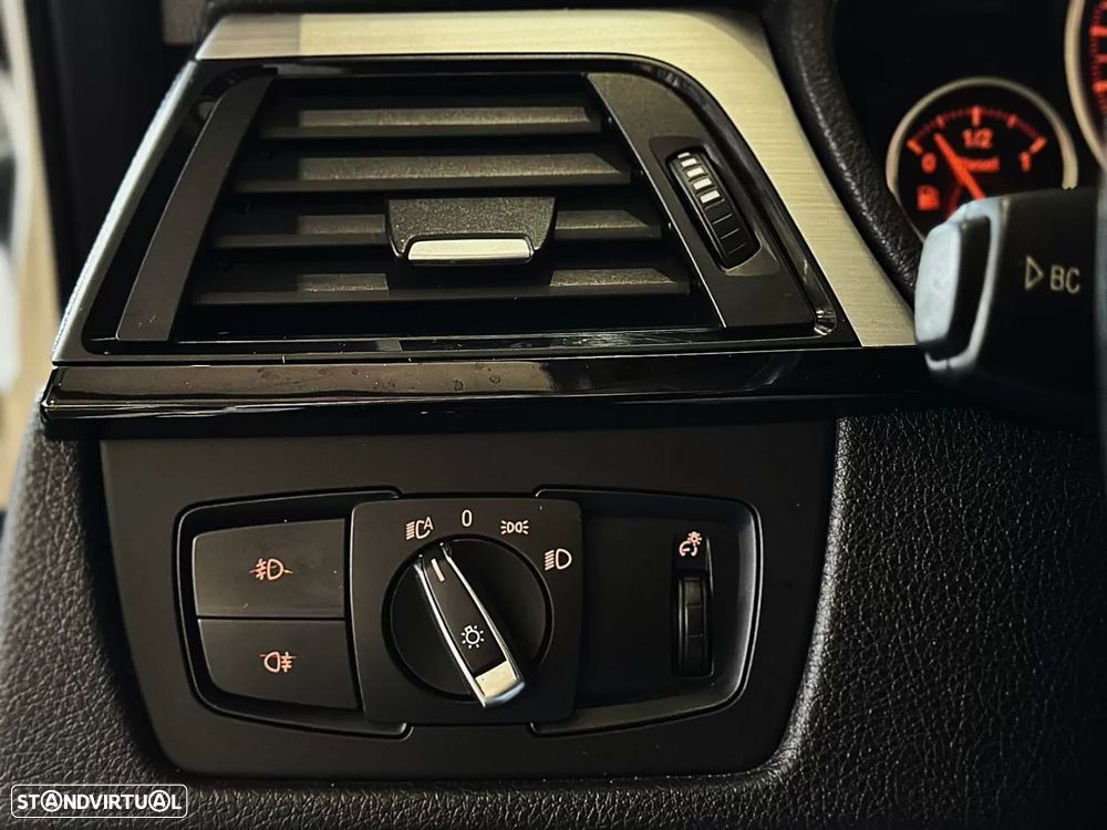 BMW 318 d Line Sport - 26