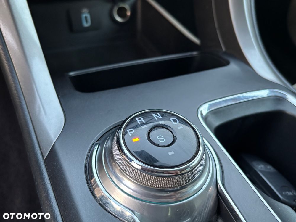 Ford Fusion 2.0 EcoBoost Titanium - 29