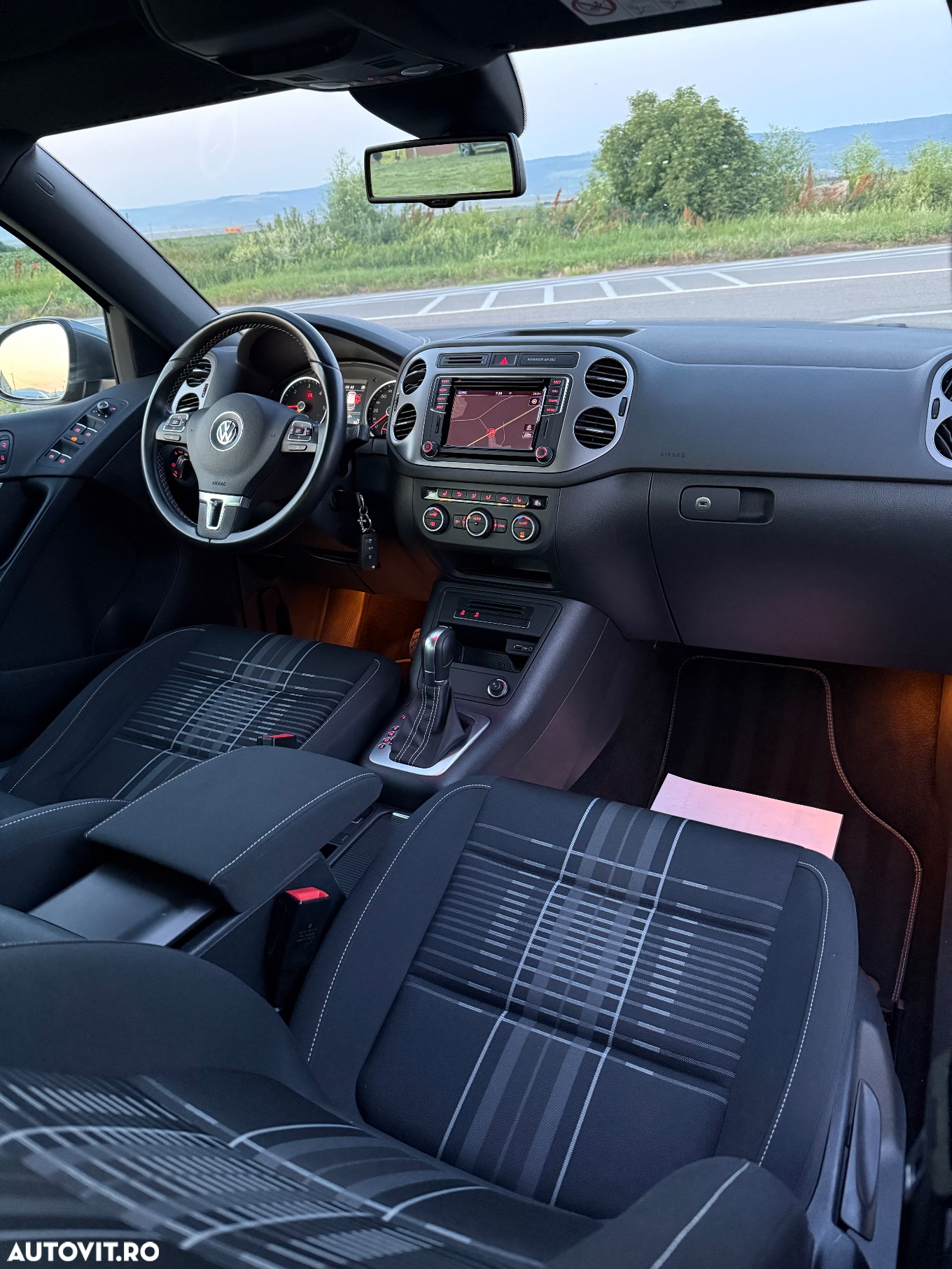 Volkswagen Tiguan 2.0 TDI SCR 4MOTION BlueMotion Technology DSG Lounge Sport & Style - 10