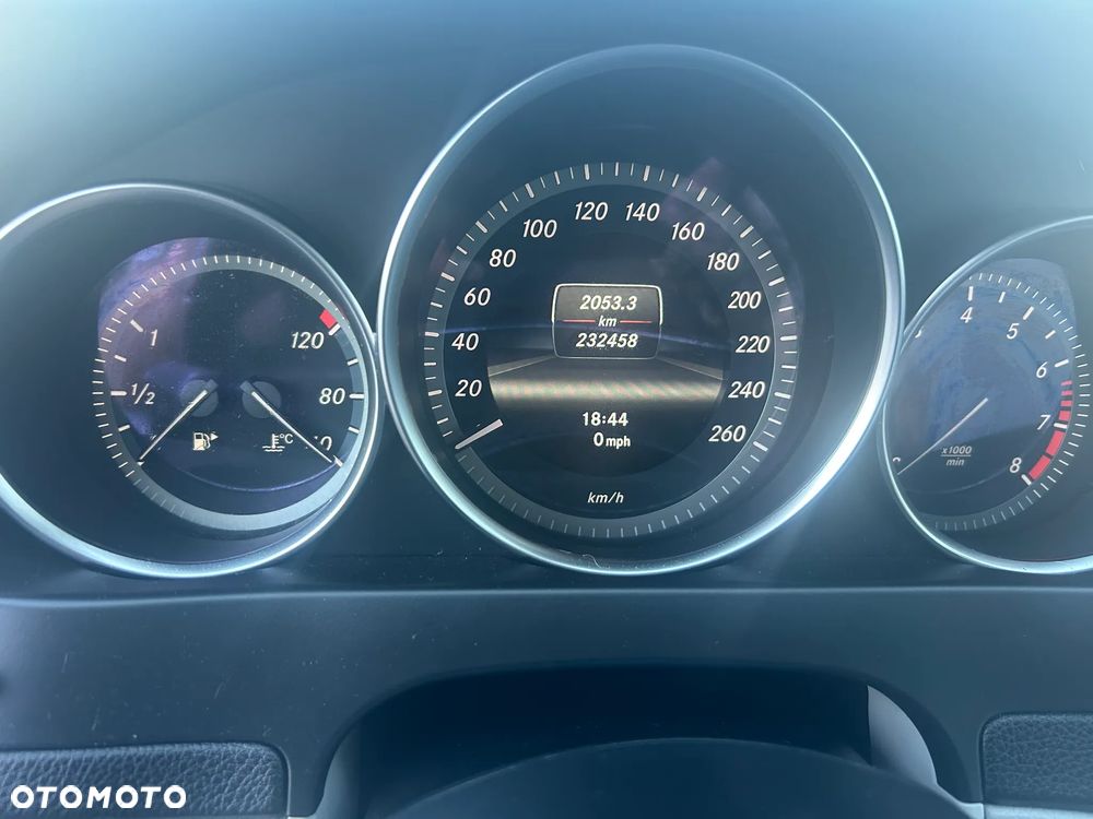 Mercedes-Benz Klasa C 200 (BlueEFFICIENCY) Elegance - 26