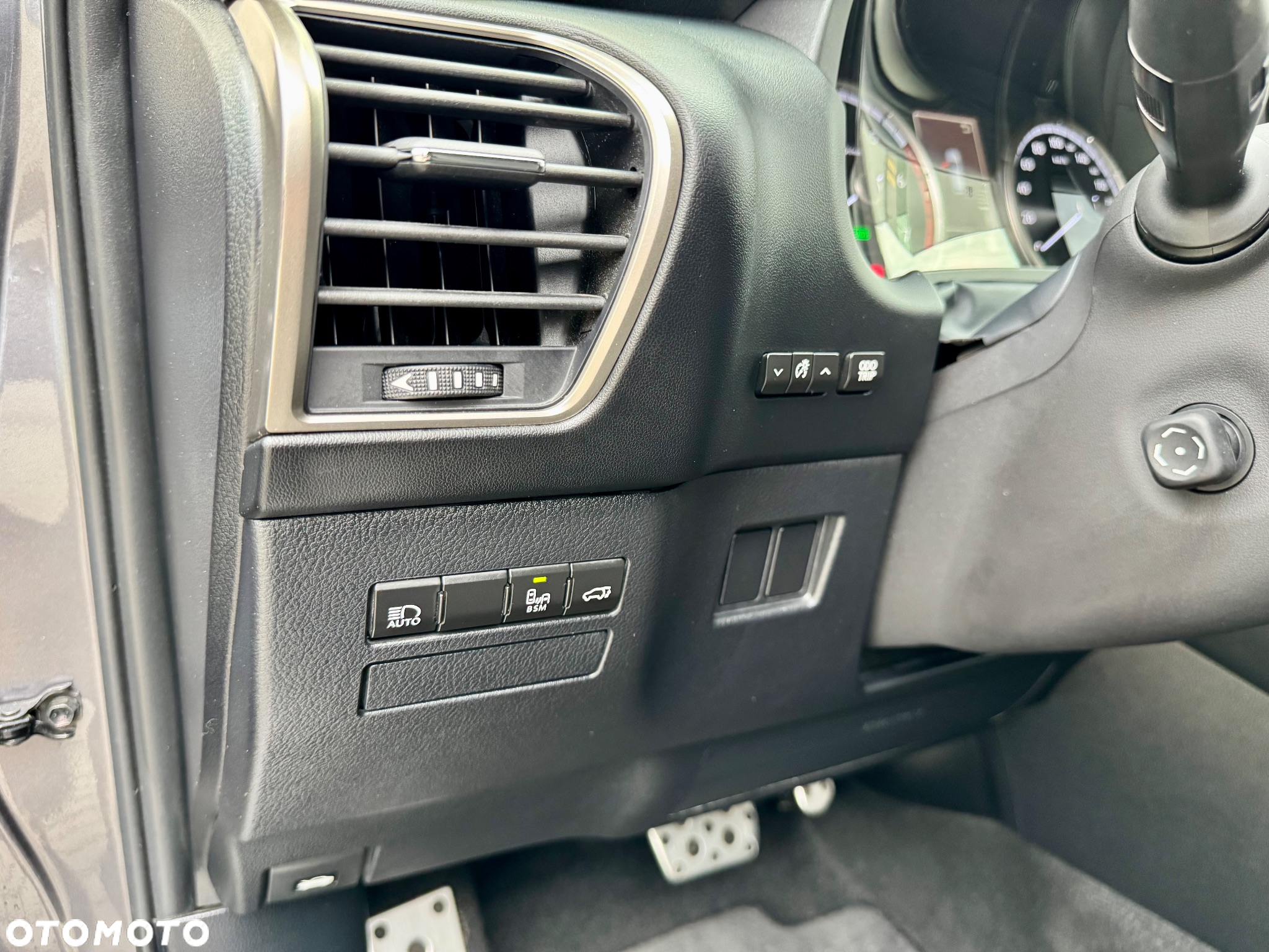 Lexus NX 300h F Sport Edition AWD - 23