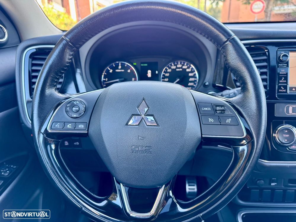 Mitsubishi Outlander 2.2 DI-D Instyle Navi Black Edition - 23