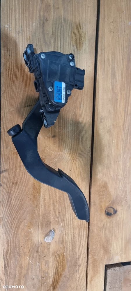 Pedał potencjometr gazu ASSAT B5 FL 1.9 TDI 8D1723523M - 1