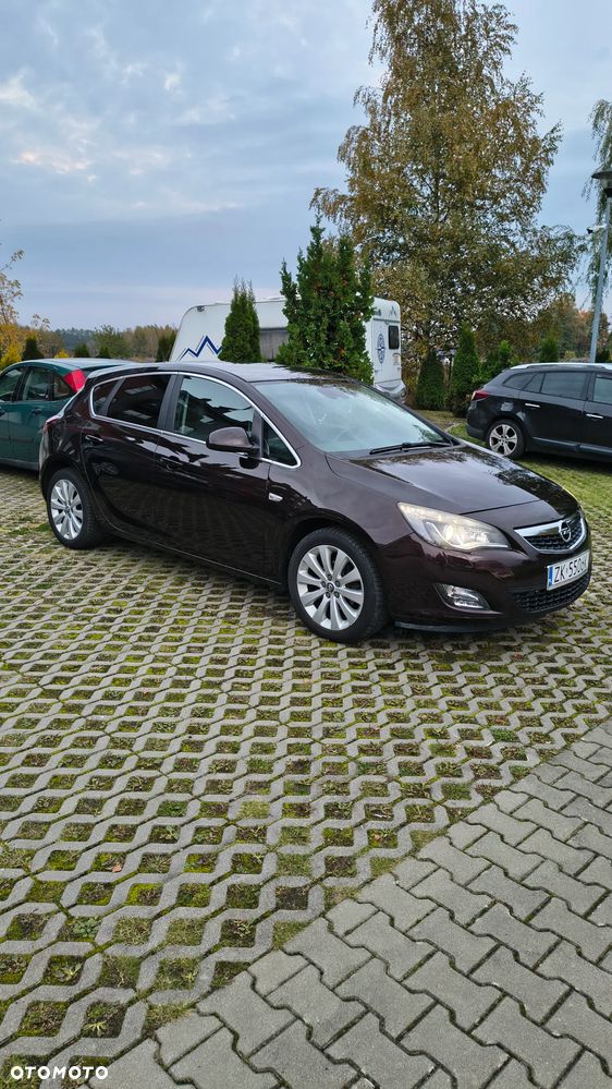 Opel Astra 2012 photo 2
