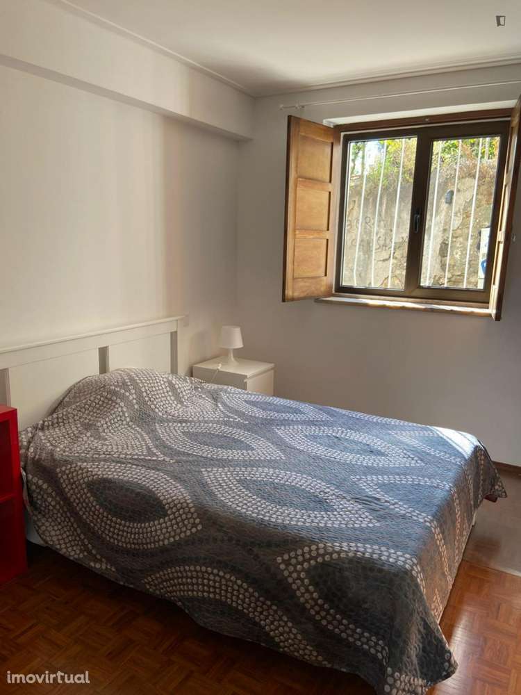 Quarto - localizado em Coimbra - Grande imagem: 4/14