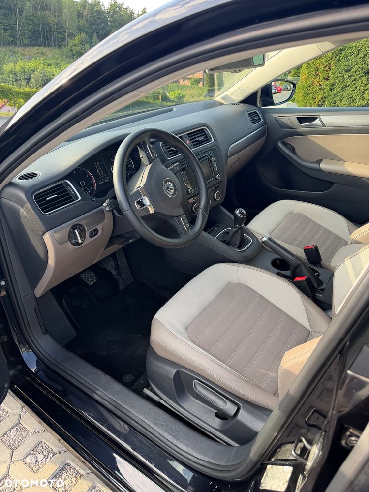 Volkswagen Jetta 2014 photo 2