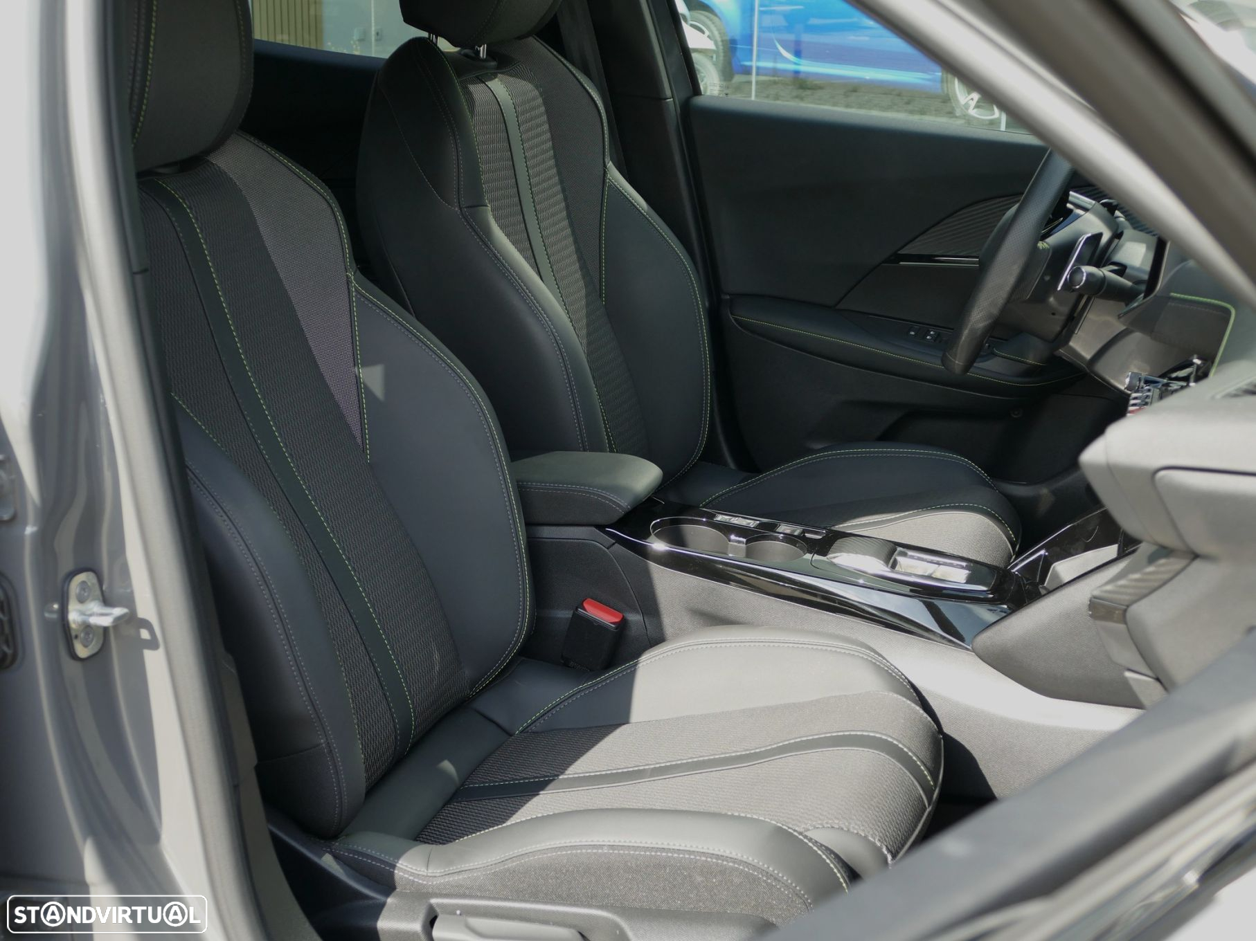Peugeot 2008 1.2 PureTech GT EAT8 - 29