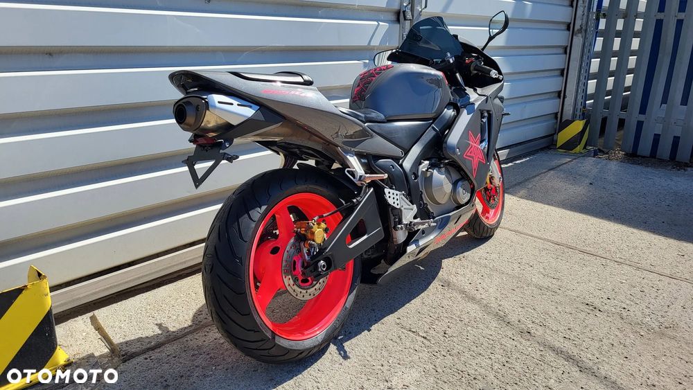 Honda CBR - 3