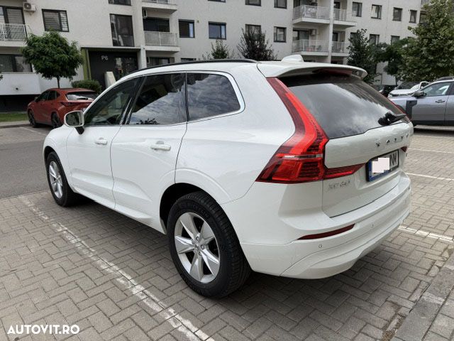 Volvo XC 60 B4 MHEV AT8 FWD Momentum Pro - 14