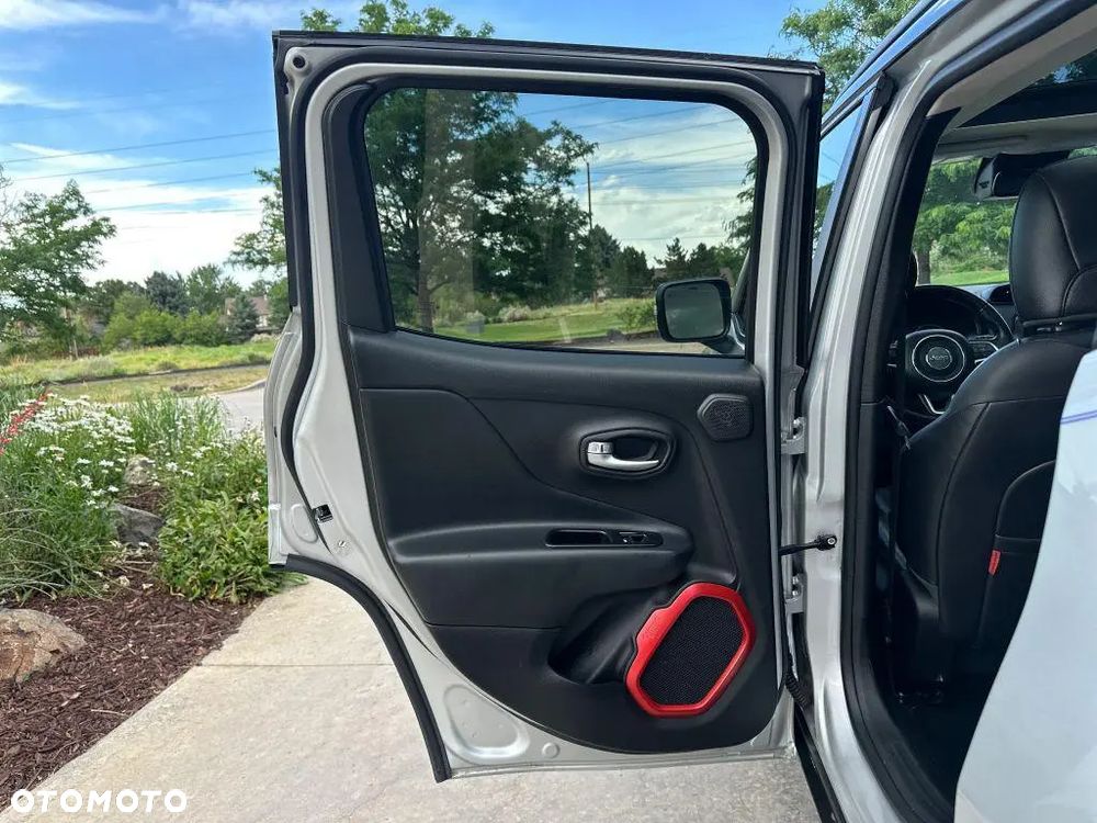 Jeep Renegade - 12