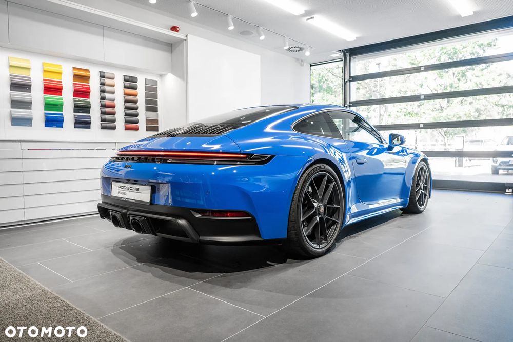 Porsche 911 Carrera 4 GTS - 5