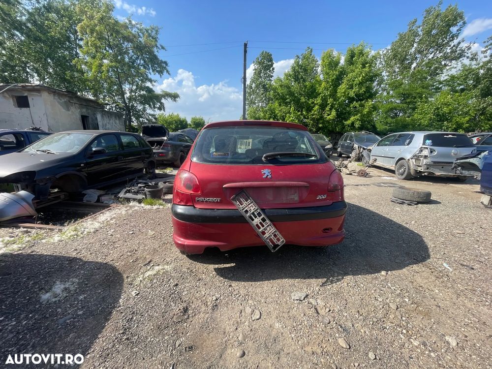 Dezmembrez Peugeot 206 1.4 KFV 55kW 75Cp Facelift rosu an 2006 - 4