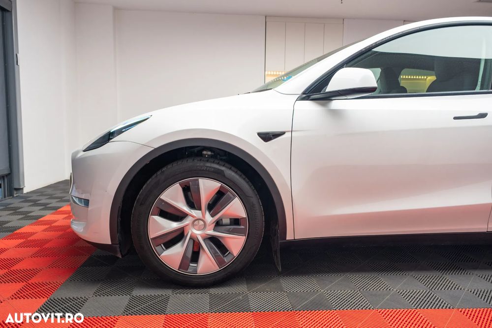 Tesla Model Y - 6