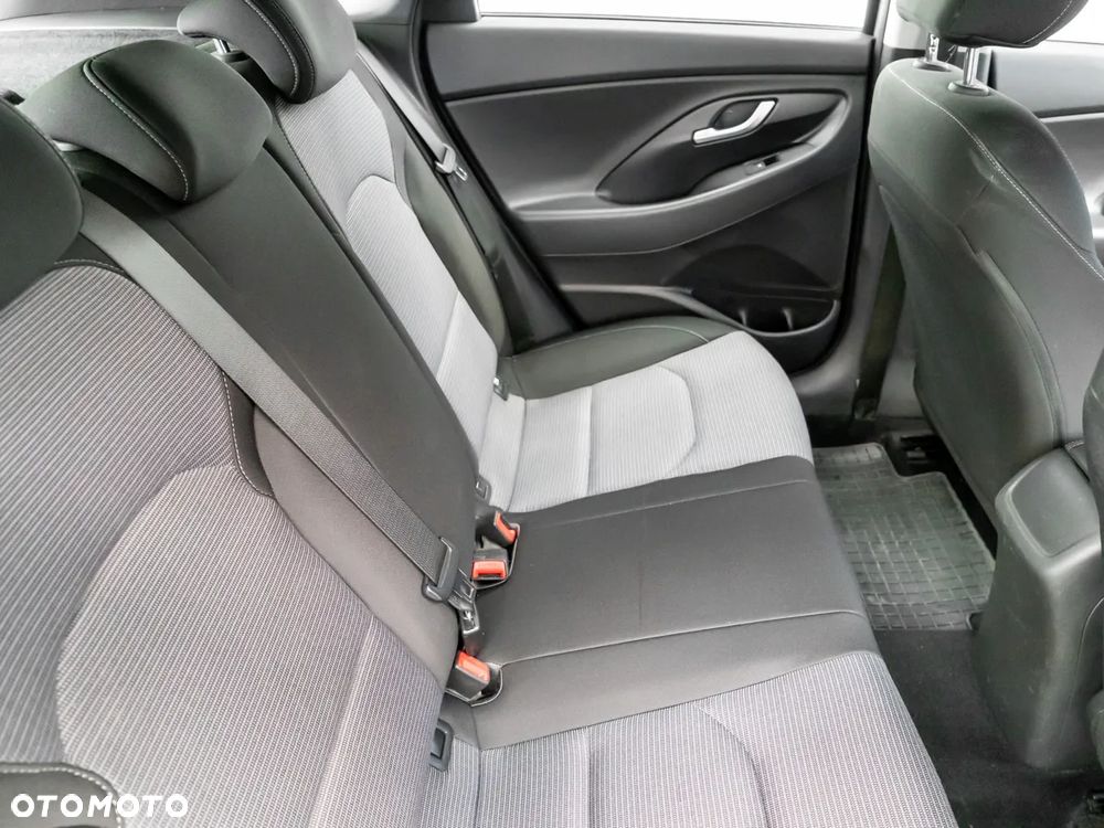 Hyundai i30 1.5 DPI Classic + - 23