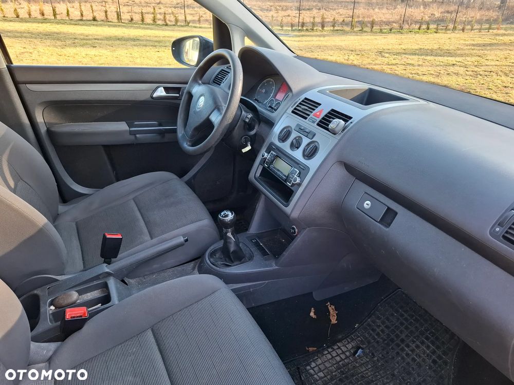 Volkswagen Touran - 14